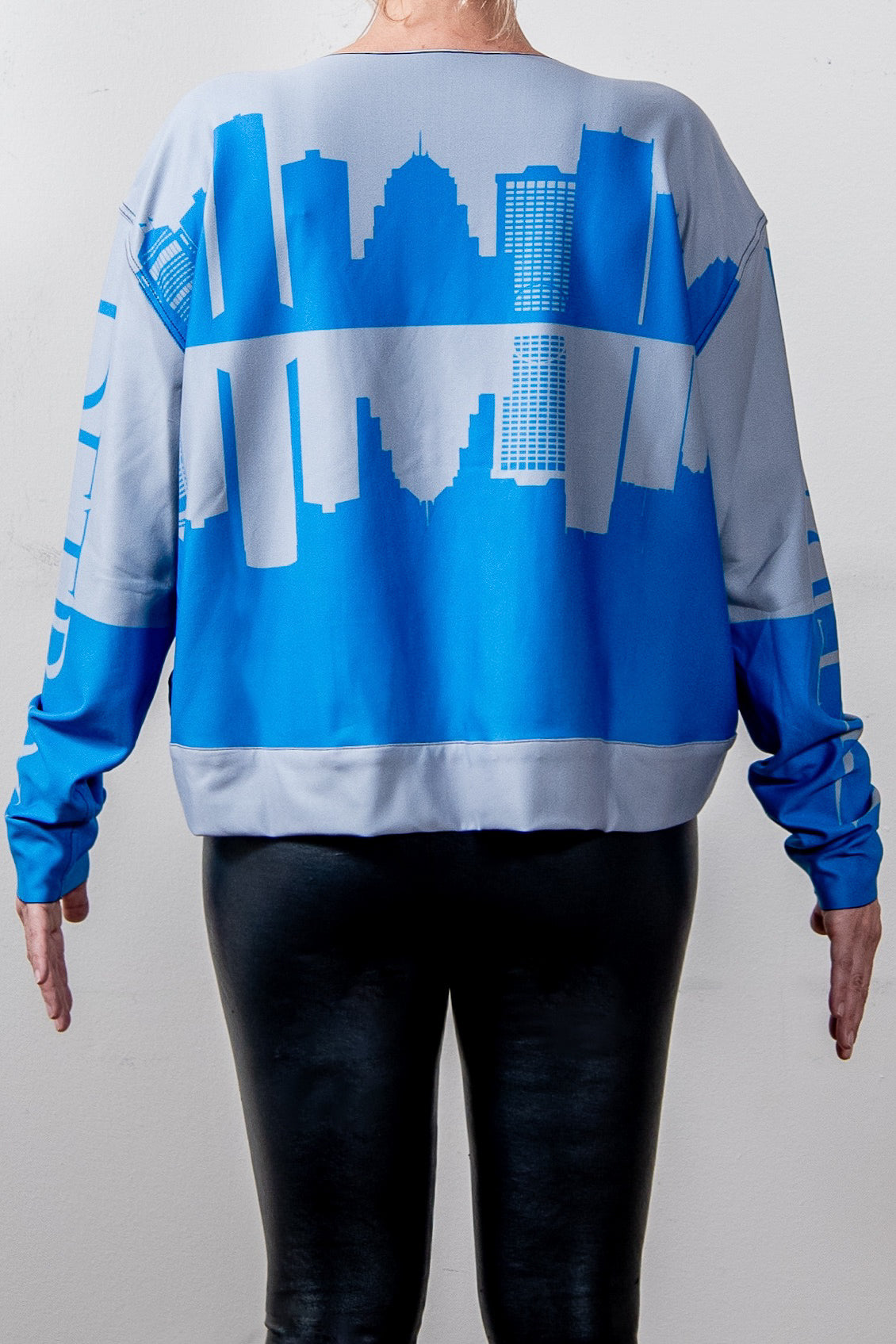 DETROIT SILVER & BLUE HI-LO SWEATSHIRT - 1X MEDIUM/LARGE LEFT