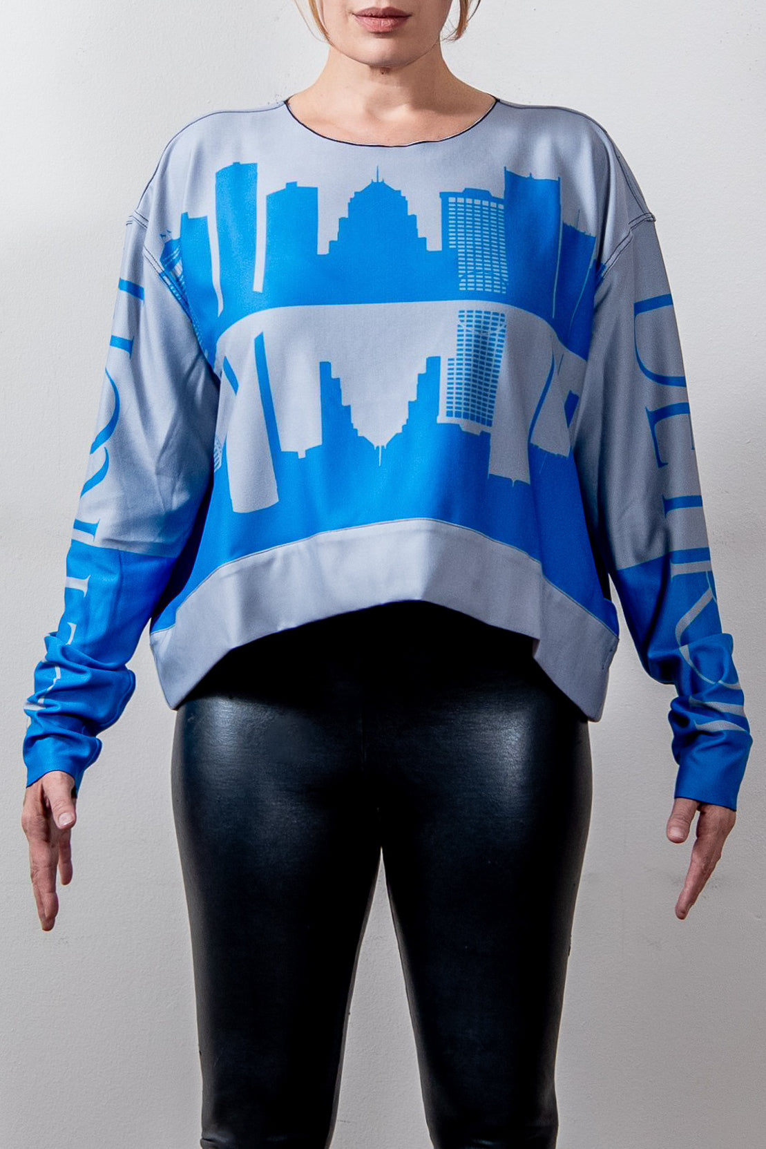 DETROIT SILVER & BLUE HI-LO SWEATSHIRT - 1X MEDIUM/LARGE LEFT
